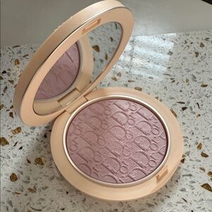Dior Lilac Mania Limited Edition Luminizer